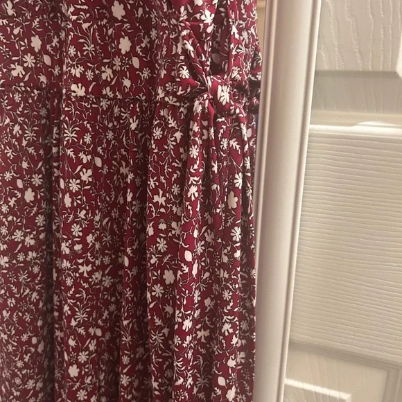 Kaileigh Burgundy Floral Jumpsuit Sz SM - Picture 3 of 6